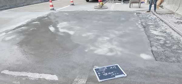快干水泥澆筑病害路段及養(yǎng)護
